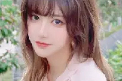 ＂骗＂了我们30年韩红父亲竟是家喻户晓的他难怪都不敢得罪她